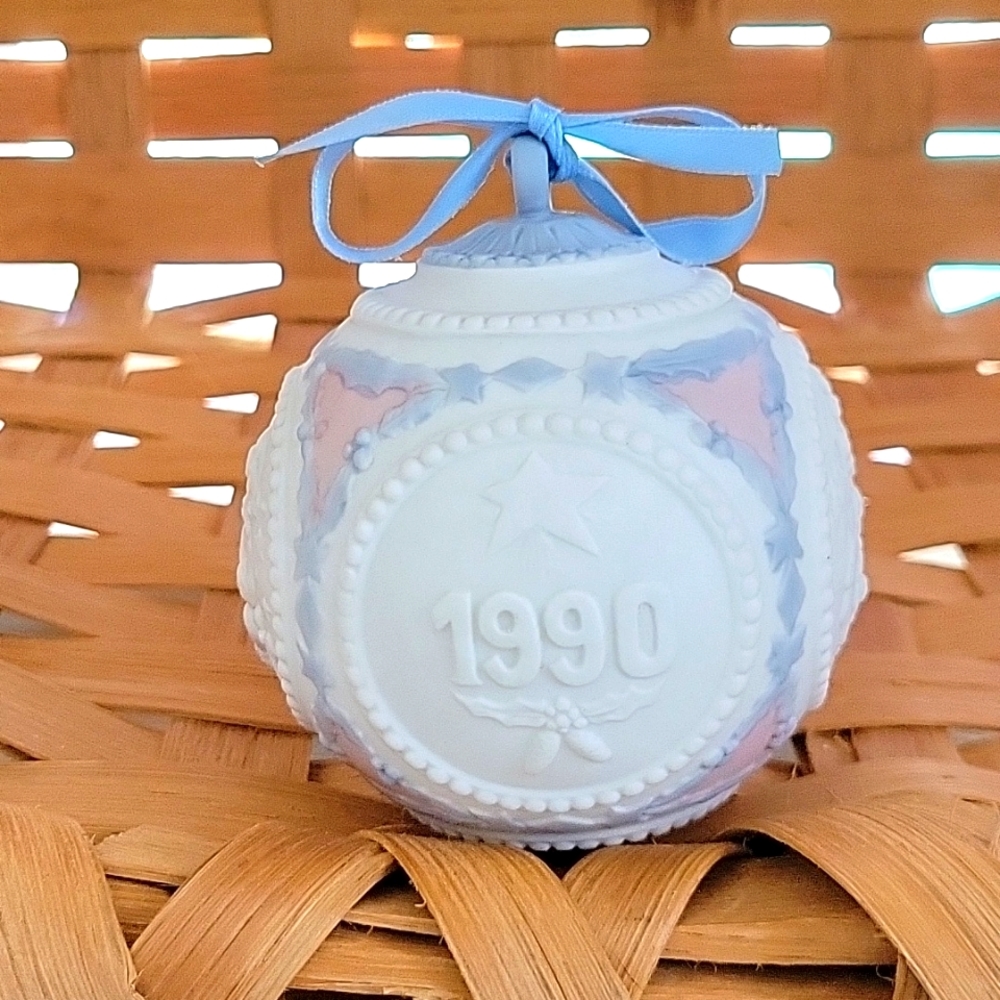 1990 LLADRO CHRISTMAS BALL
